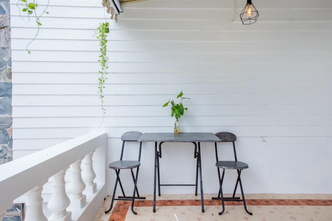White Beach House Hua Hin 20 Second To The Beach Extérieur photo